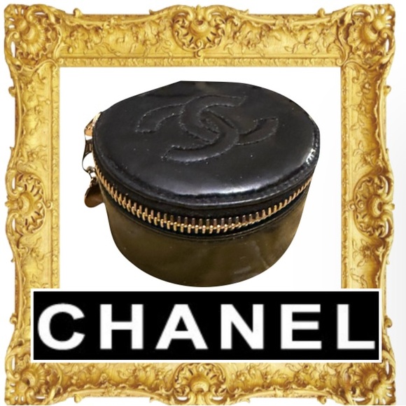CHANEL Black Patent Leather CC Logo 90’s Jewelry Travel Case - Picture 1 of 16